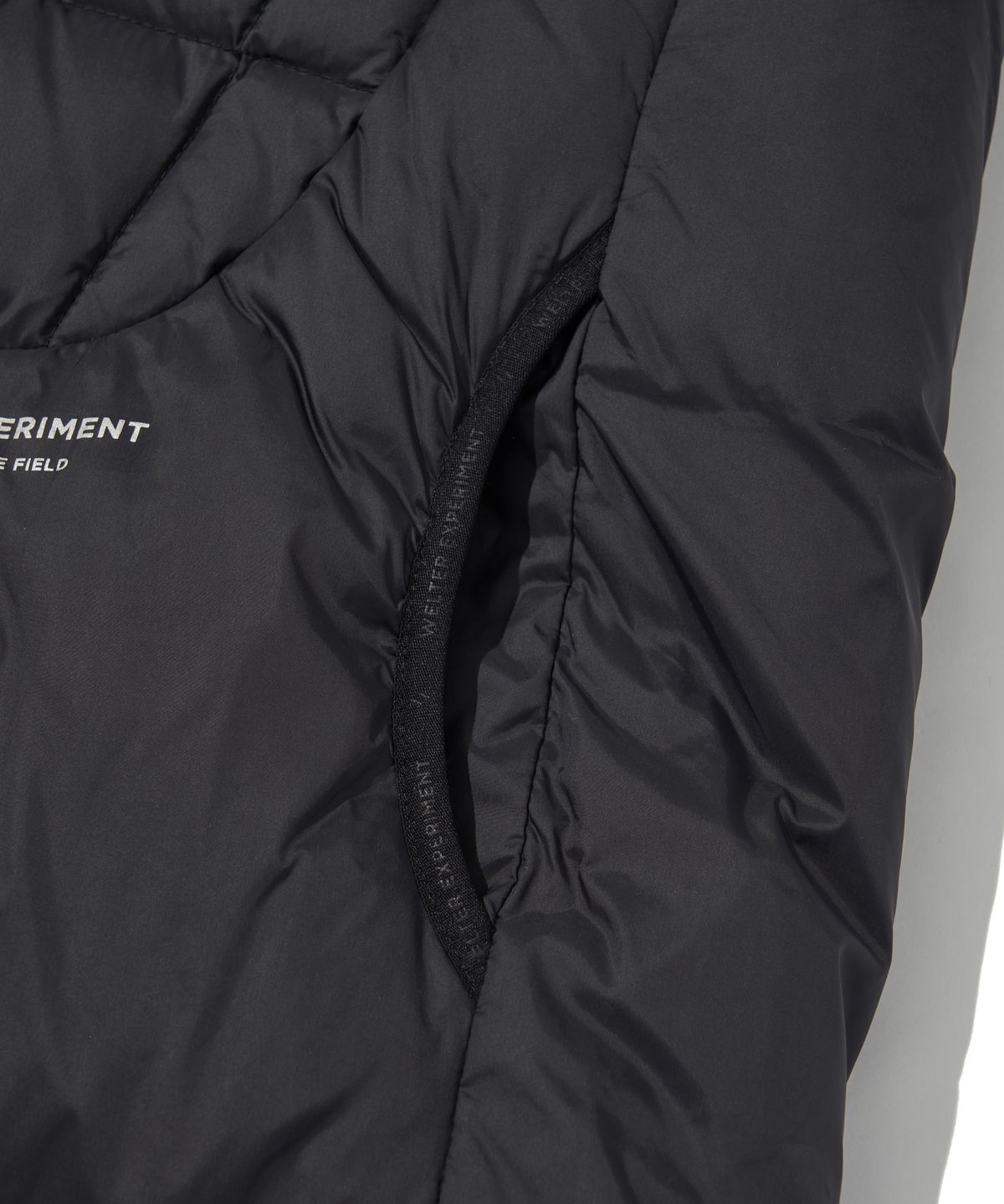 웰터 익스페리먼트(WELTER EXPERIMENT) SHIELD DOWN HOOD VEST_BLACK_WOL047