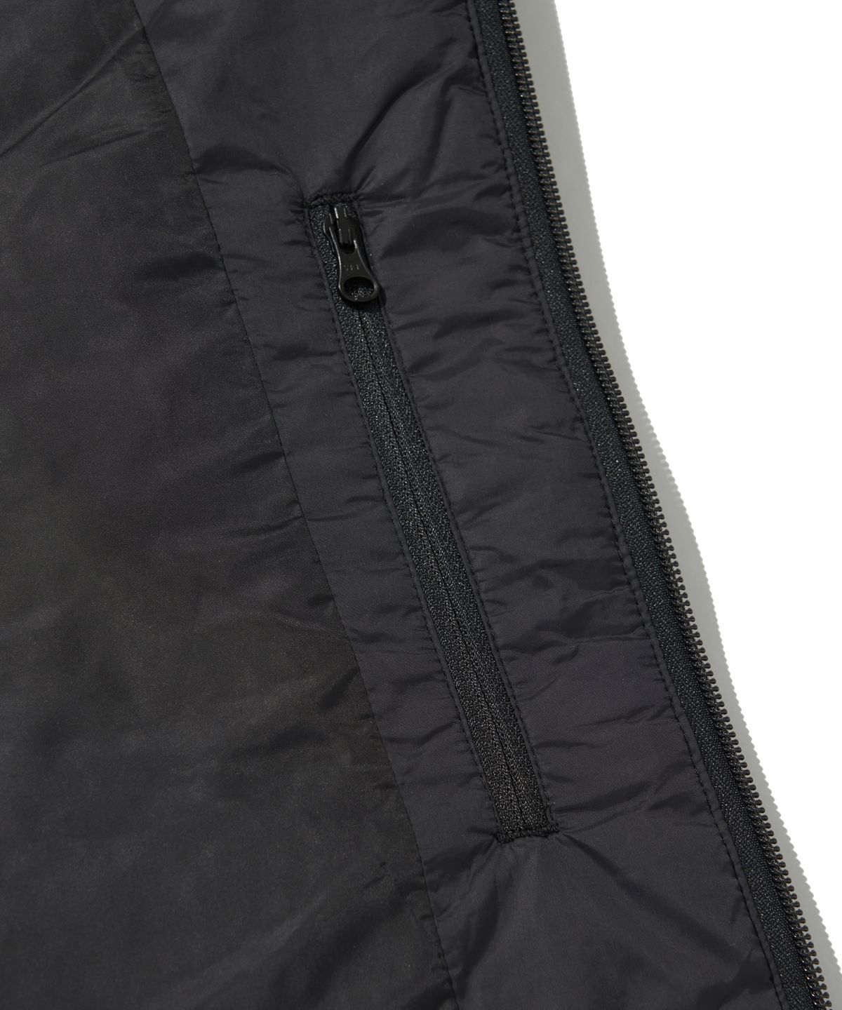 웰터 익스페리먼트(WELTER EXPERIMENT) SHIELD DOWN HOOD VEST_BLACK_WOL047