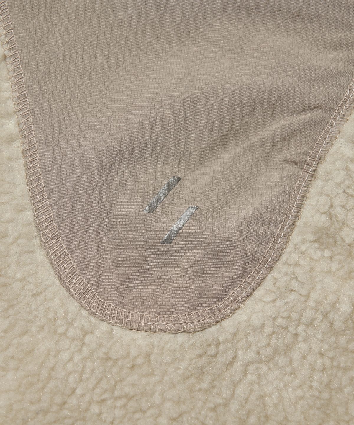 웰터 익스페리먼트(WELTER EXPERIMENT) CHEST HOLEPOCKET FLEECE VEST_CREAM_WOL049