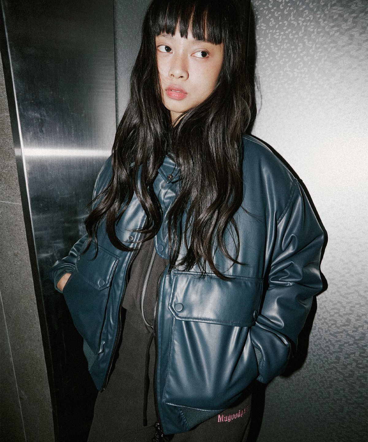 맥우드건(MAGOODGAN) 봄버 5401 페이크레더 오버핏 블루 패딩점퍼