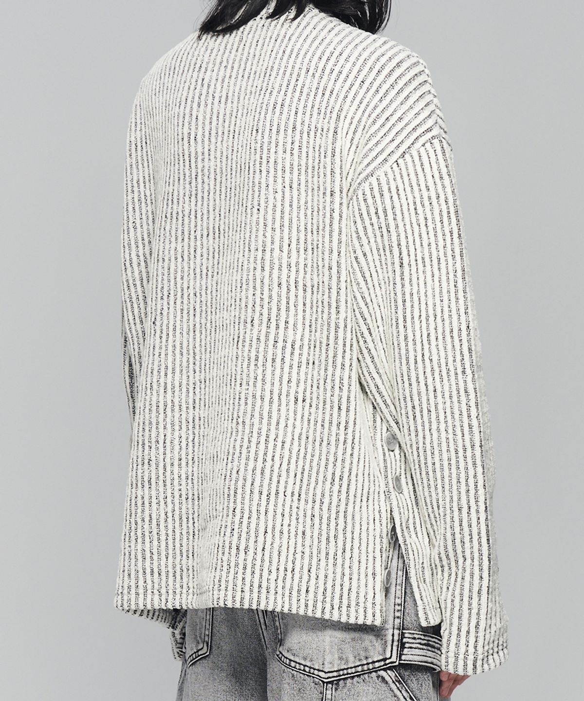 메종미네드(MAISON MINED) SIDE BUTTON BOUCLE KNIT GREY