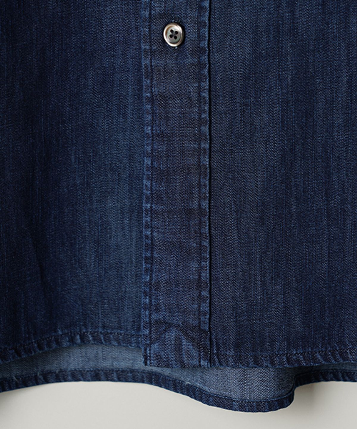 인더로우(INTHERAW) WASHED DENIM SHIRT - INDIGO BLUE