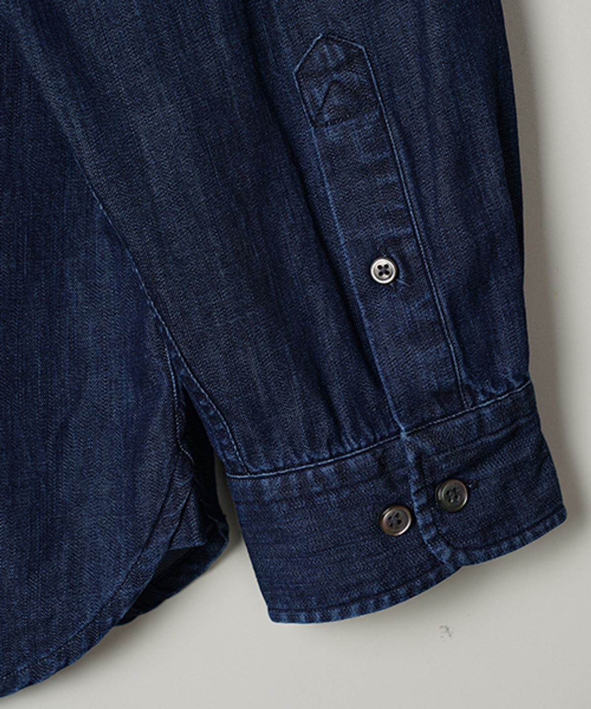 인더로우(INTHERAW) WASHED DENIM SHIRT - INDIGO BLUE