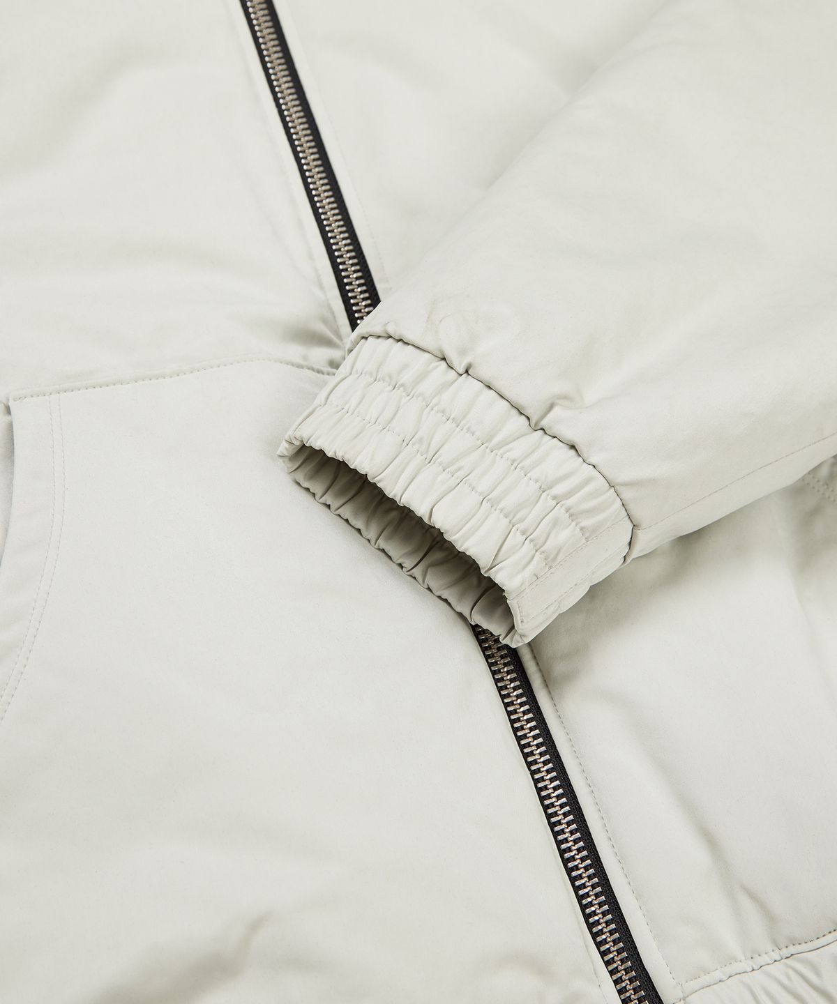 이에이(IEY) POUCH HOODIE BOMBER Ivory