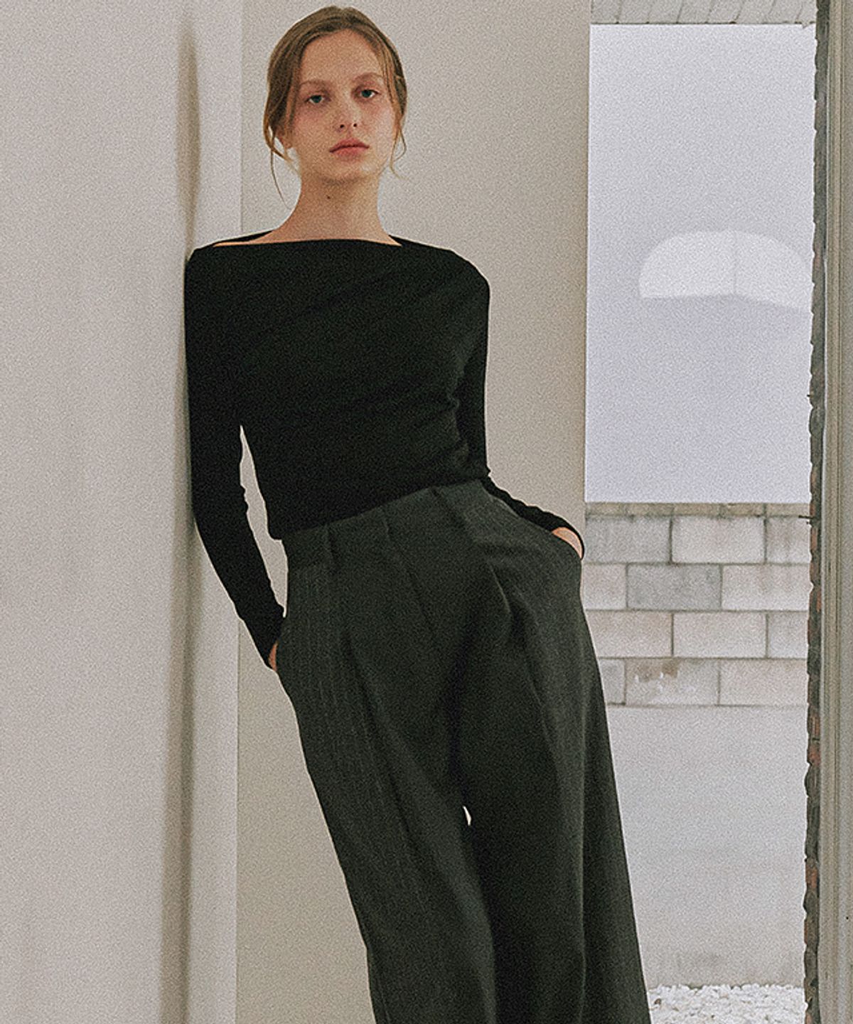 론론(RONRON) DRAPE SHIRRING LONG SLEEVE BLACK