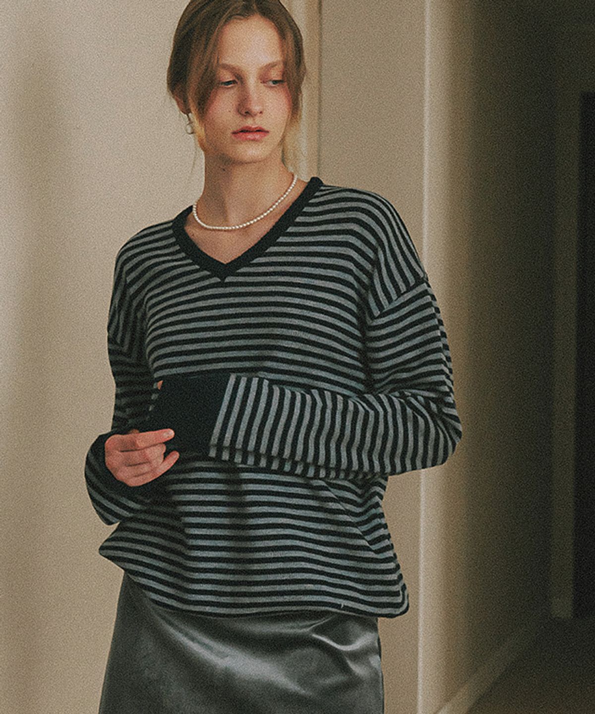 론론(RONRON) STRIPE V NECK LOOSE FIT KNIT BLUE STRIPE