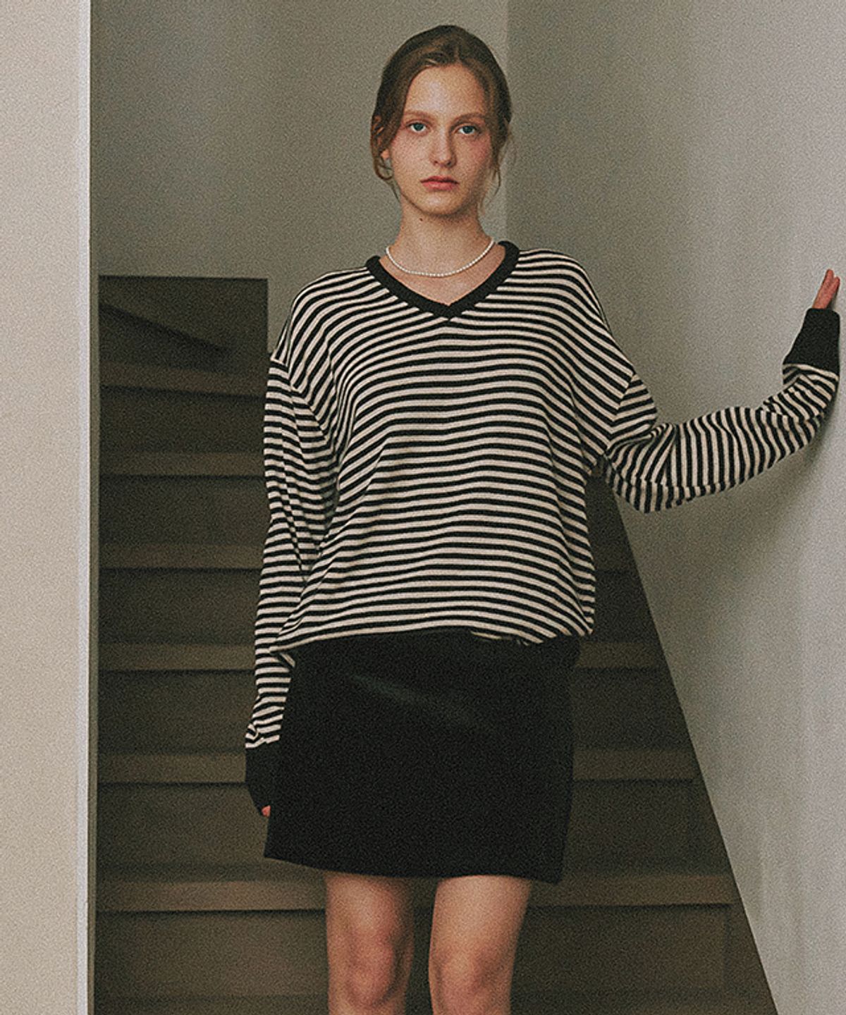 론론(RONRON) STRIPE V NECK LOOSE FIT KNIT BLACK STRIPE