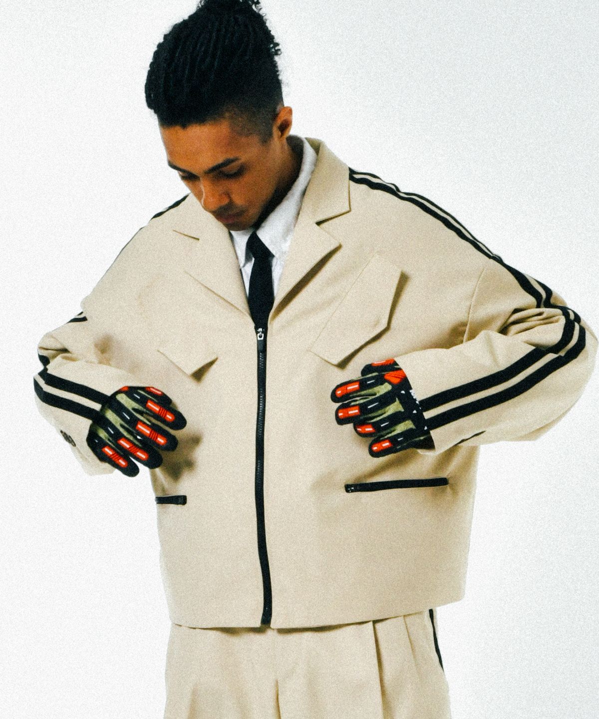 씨오엠이(COME) [UNISEX] Satin-Trimmed Padded Racing Jacket (Beige)
