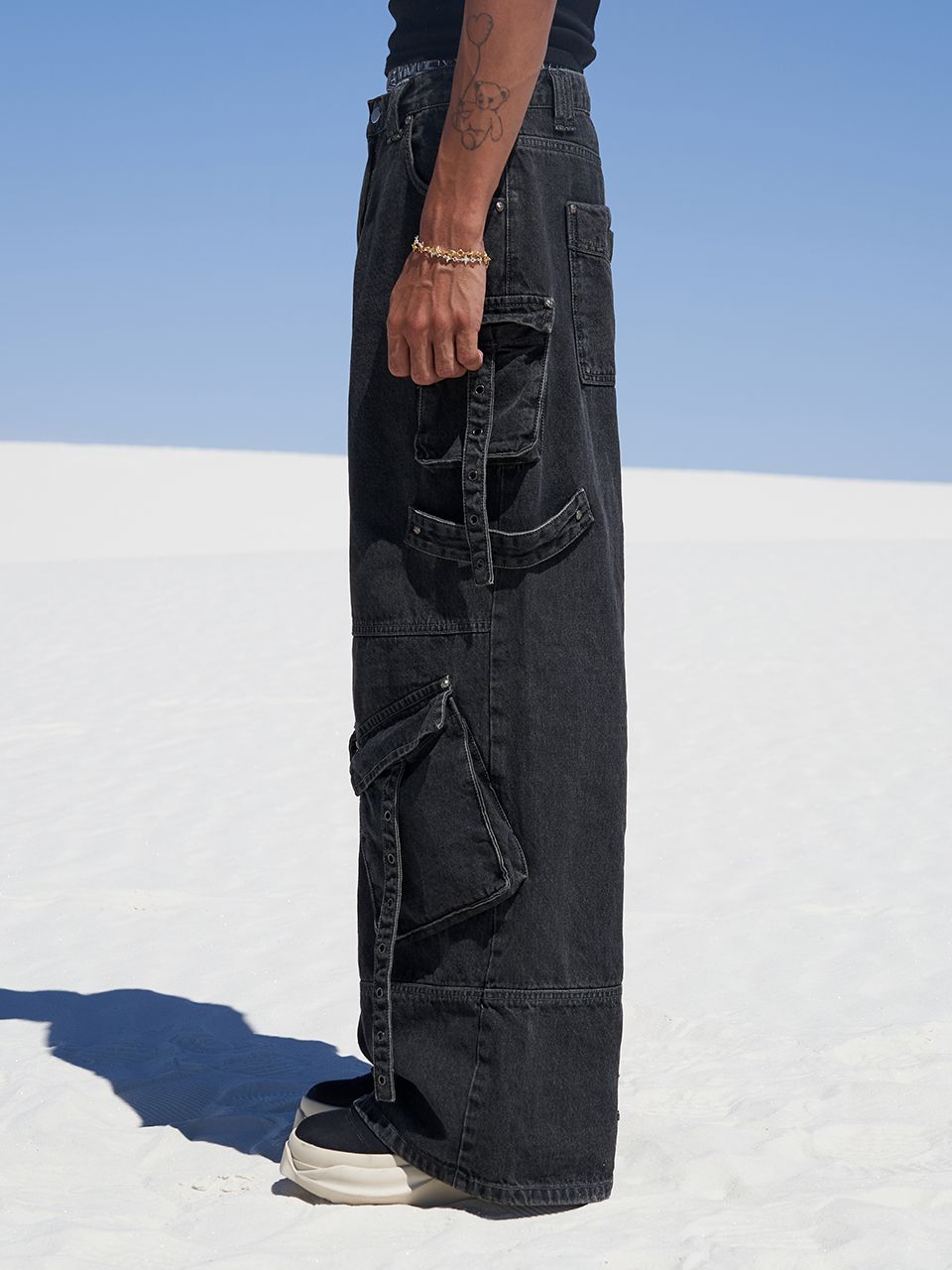 STRAP WIDE DENIM PANTS / BLACK BOOSTER STRAP PANT BLACK DENIM 