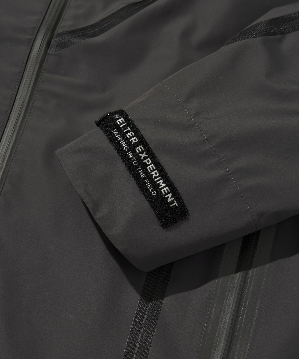 웰터 익스페리먼트(WELTER EXPERIMENT) WOL023_3LAYER SEAMSEALING HOOD SHELL JACKET_Charcoal