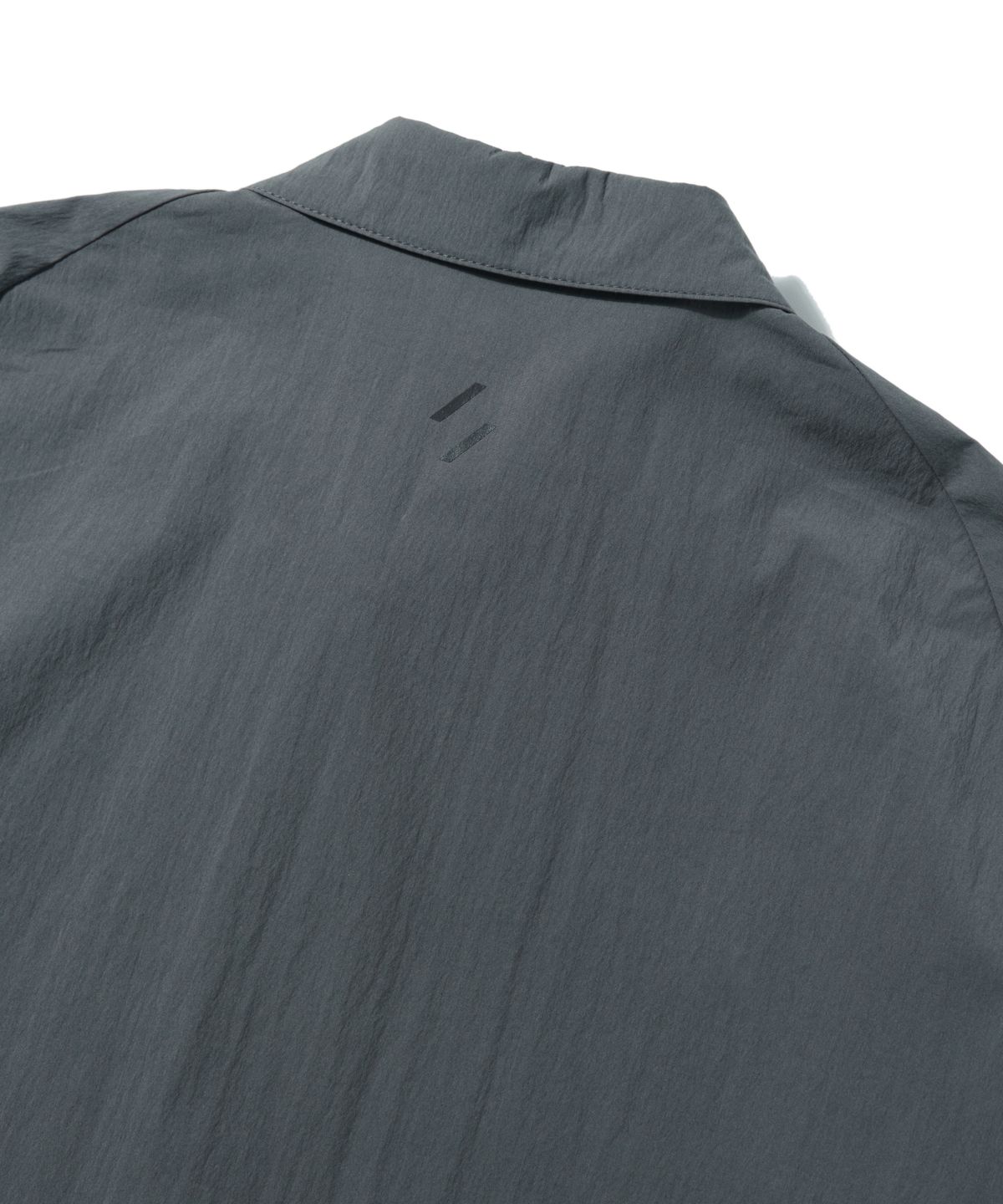웰터 익스페리먼트(WELTER EXPERIMENT) WCL009_LIGHT REFLECTION POINT HALF SHIRTS_Charcoal