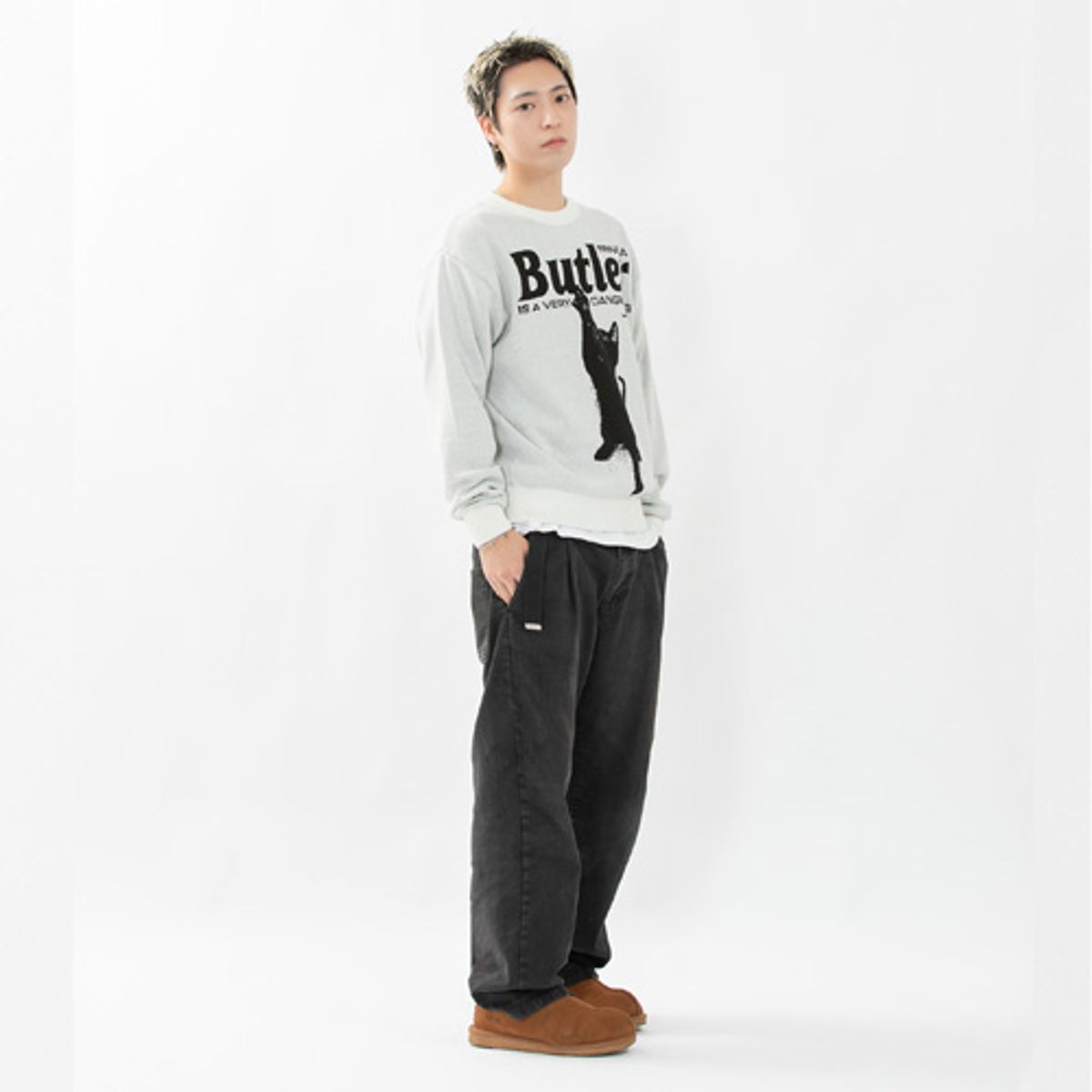 크루치(KRUCHI) CAT BUTLER Knit Sweater (WHITE)
