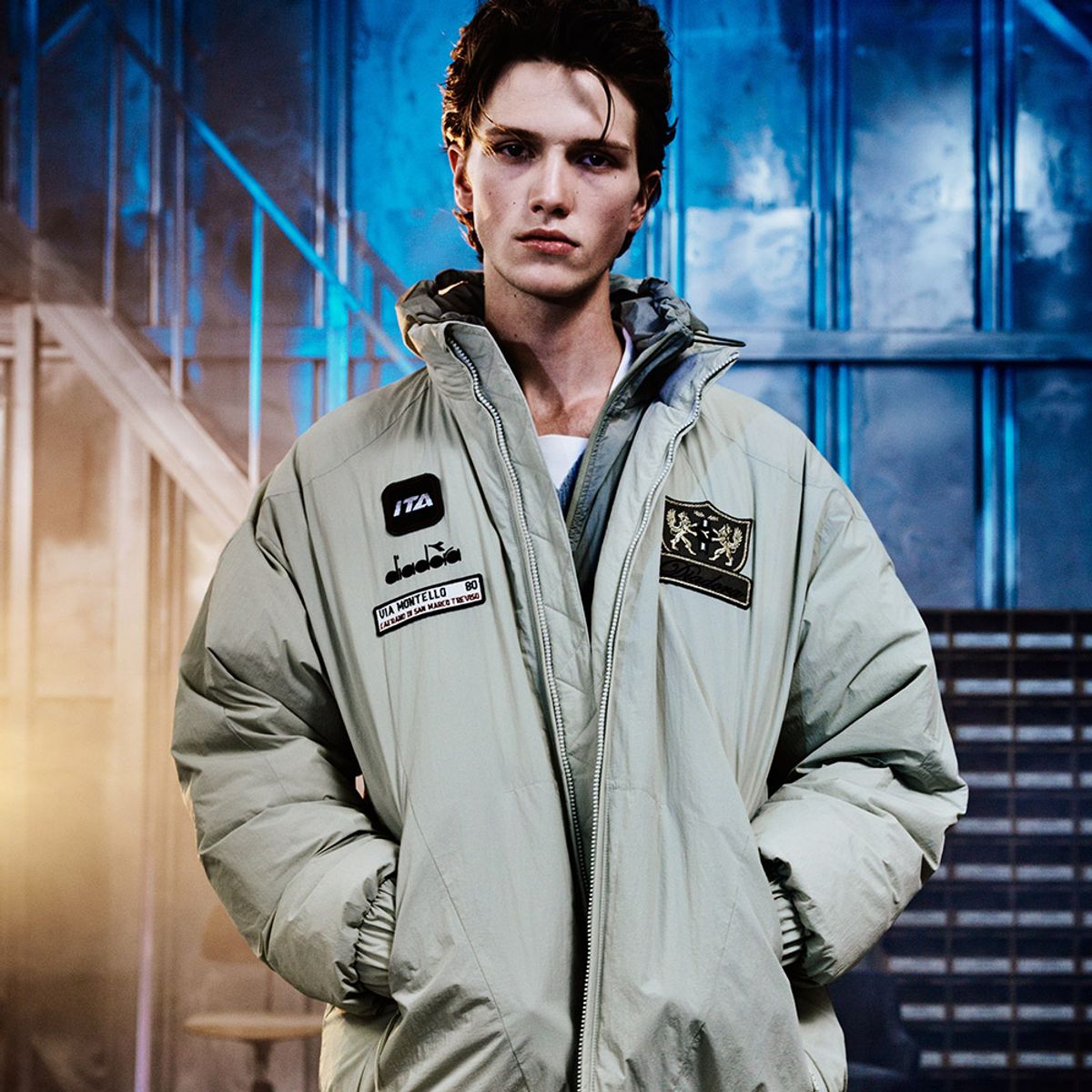 디아도라(diadora) 윈터 피트크루 레이서 구스다운 자켓 KHAKI