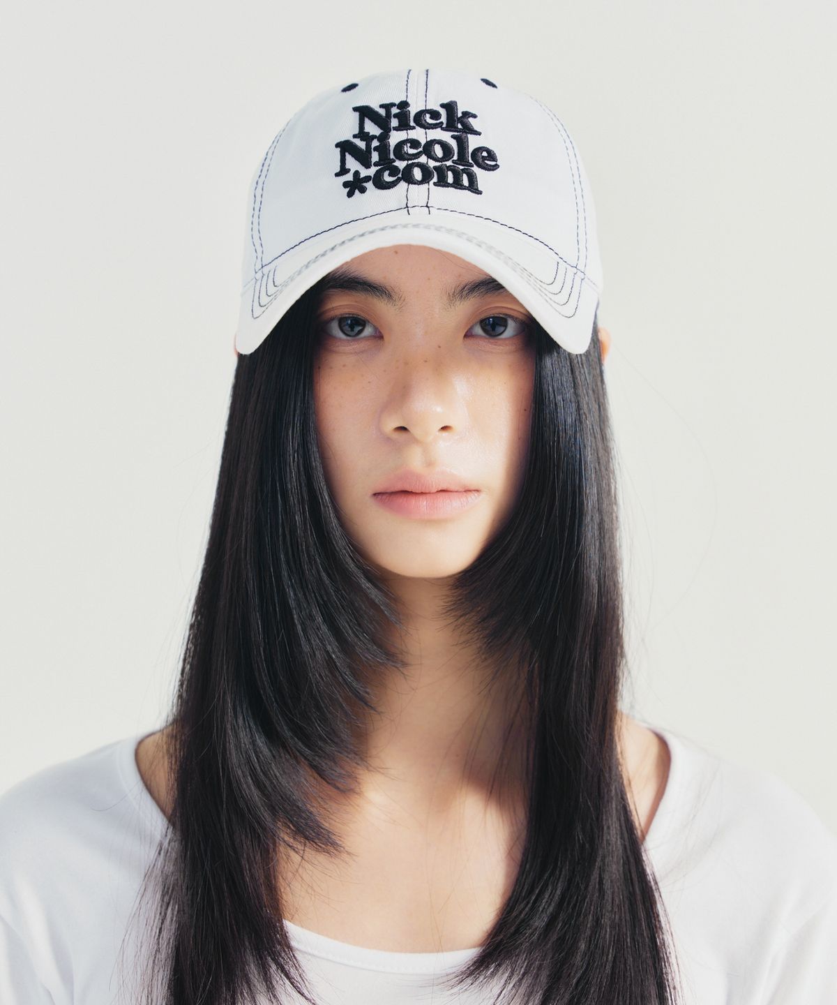 닉앤니콜(NICK&NICOLE) NN DOTCOM SIGNATURE BALL CAP_STITCH WHITE