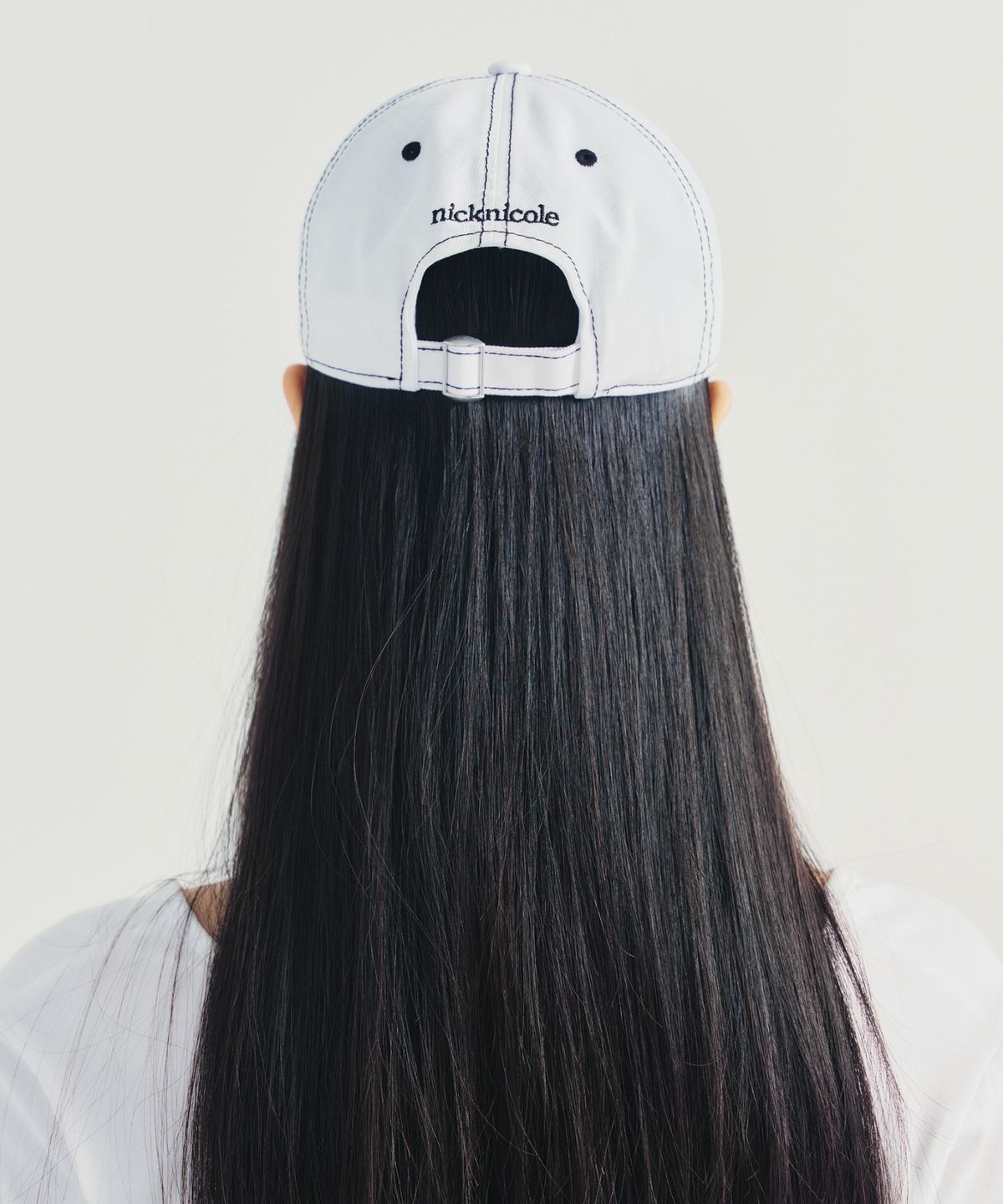 닉앤니콜(NICK&NICOLE) NN DOTCOM SIGNATURE BALL CAP_STITCH WHITE