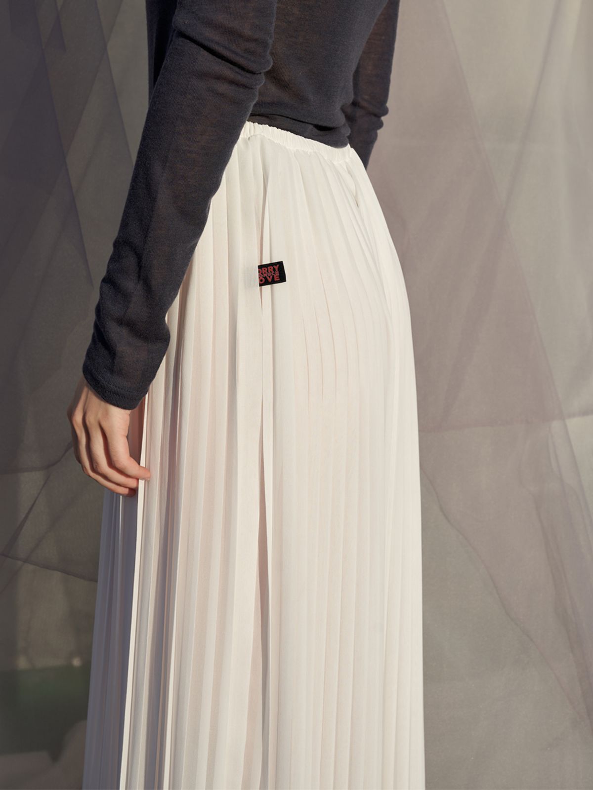 쏘리, 투 머치 러브(SORRY, TOO MUCH LOVE) Four Season Pleats Chiffon Skrit_White