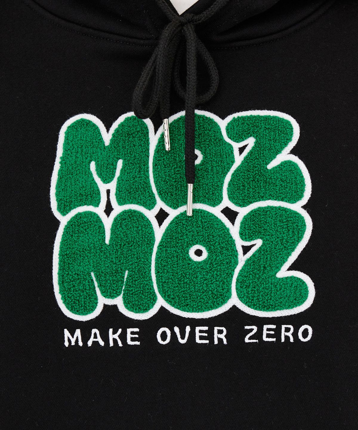 모즈모즈(MOZMOZ) 벌룬로고 부클자수 오버핏 기모후드 블랙