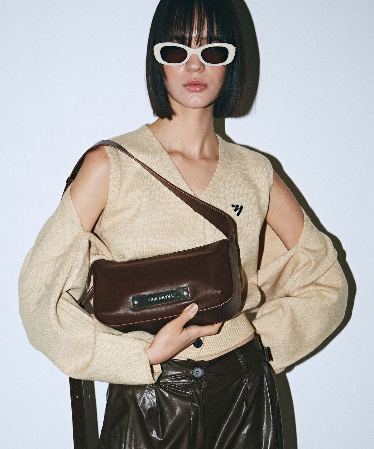 닉앤니콜(NICK&NICOLE) CRYSTAL POUND LEATHER BAG_BROWN