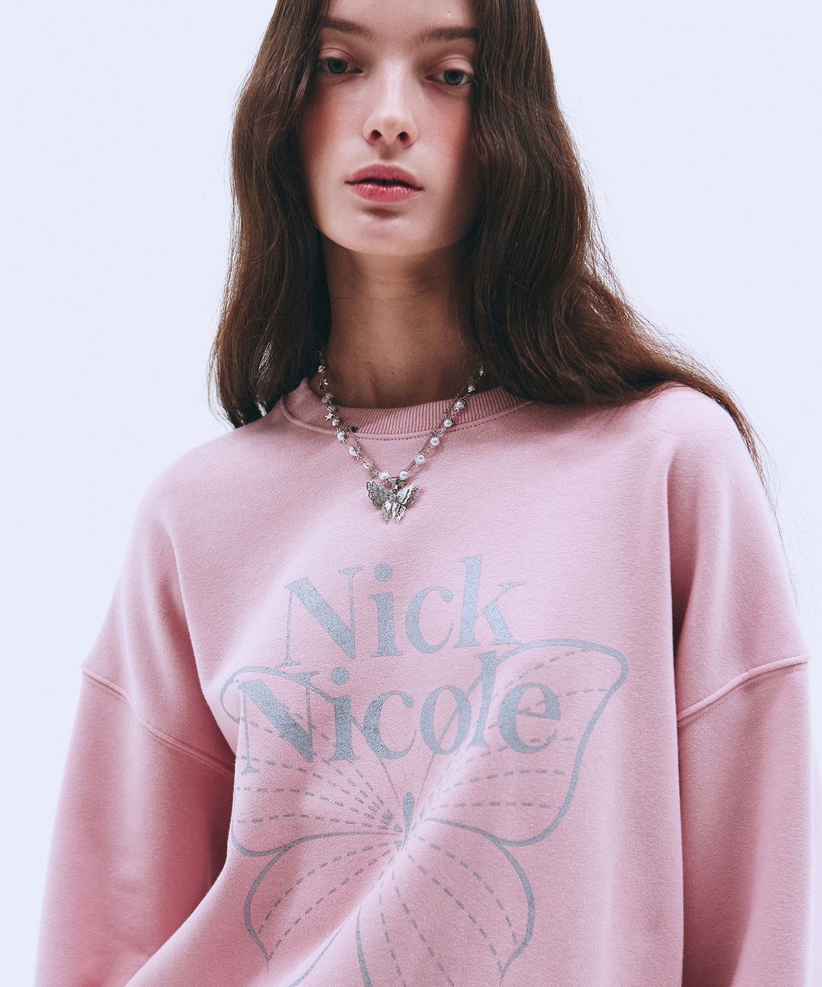 닉앤니콜(NICK&NICOLE) BUTTERFLY SIGNATURE SWEATSHIRT_PINK SILVER