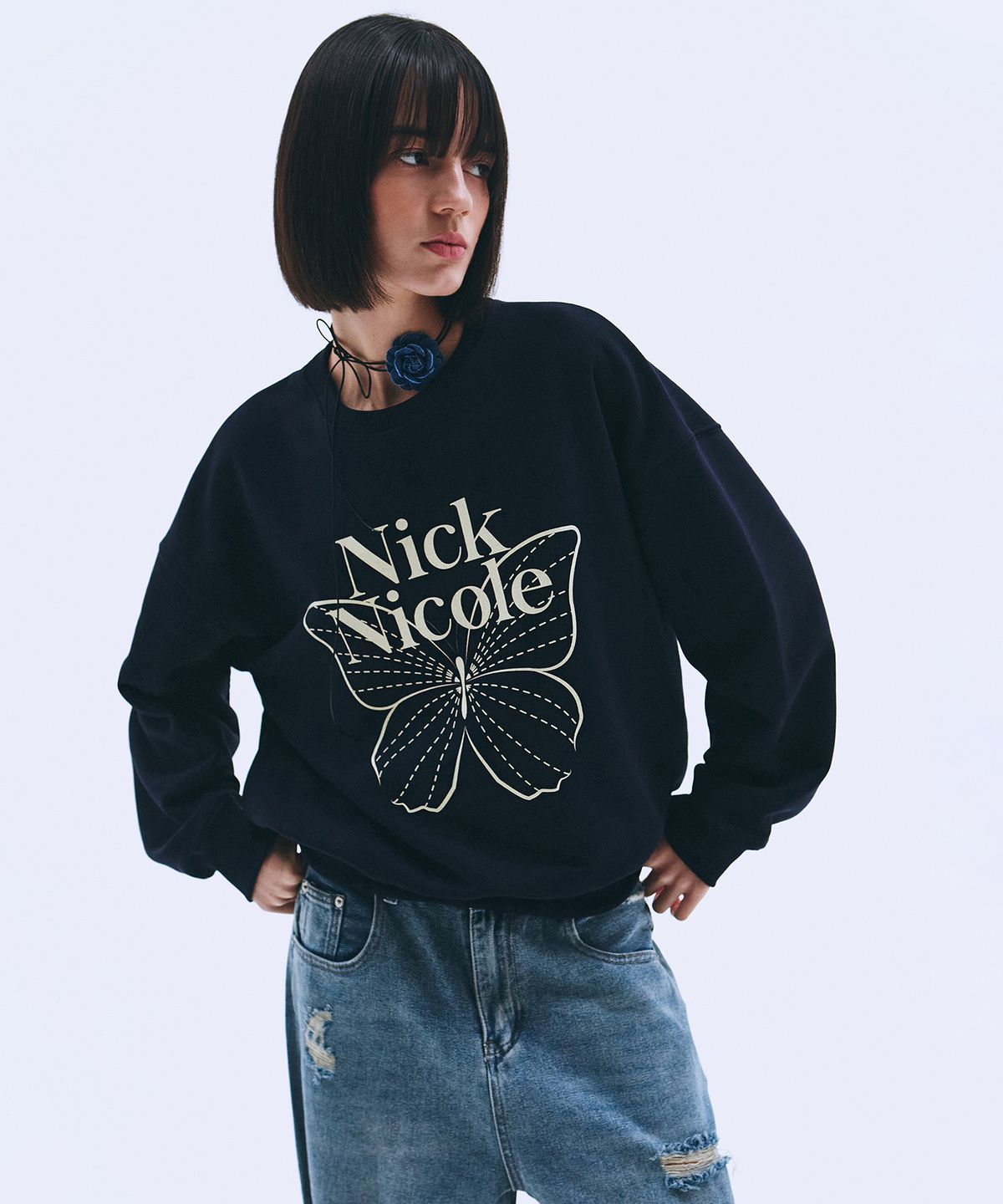 닉앤니콜(NICK&NICOLE) BUTTERFLY SIGNATURE SWEATSHIRT_NAVY CREAM