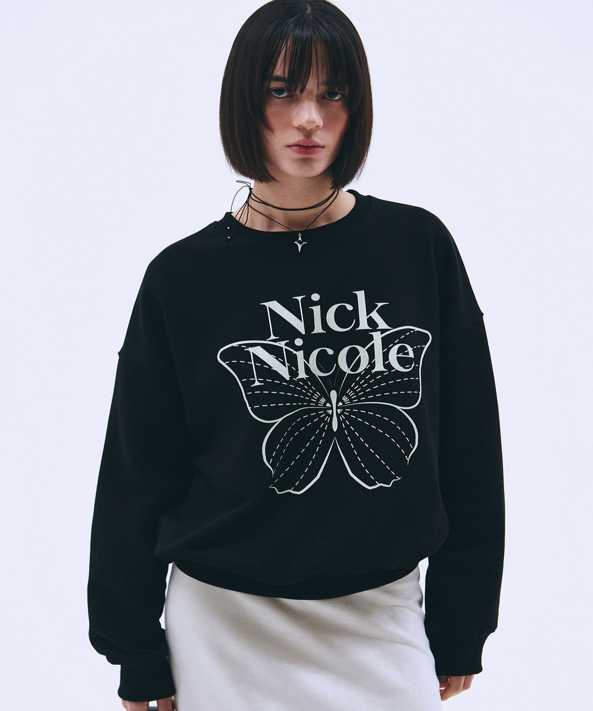 닉앤니콜(NICK&NICOLE) BUTTERFLY SIGNATURE SWEATSHIRT_BLACK CREAM