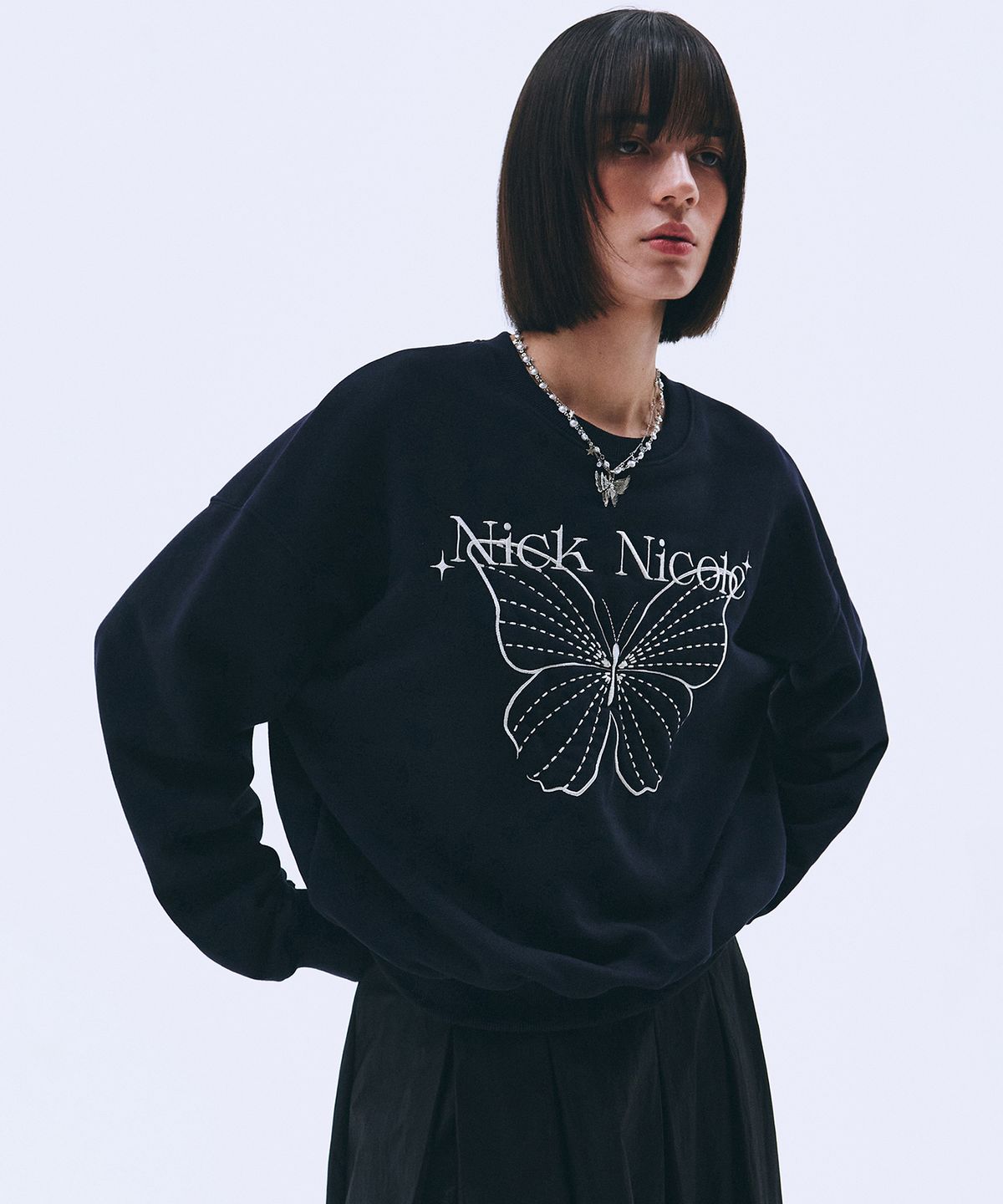 닉앤니콜(NICK&NICOLE) SHINE BUTTERFLY SWEATSHIRT_NAVY CREAM