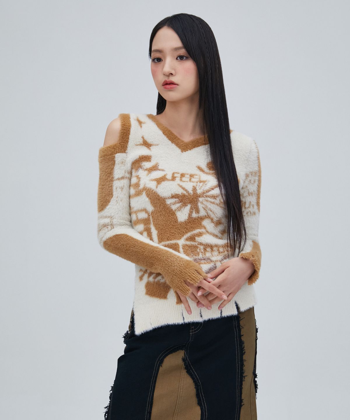라라폭스(LALAFOX) LALA PRINTED CUT OUT KNIT BEIGE BP4KL001