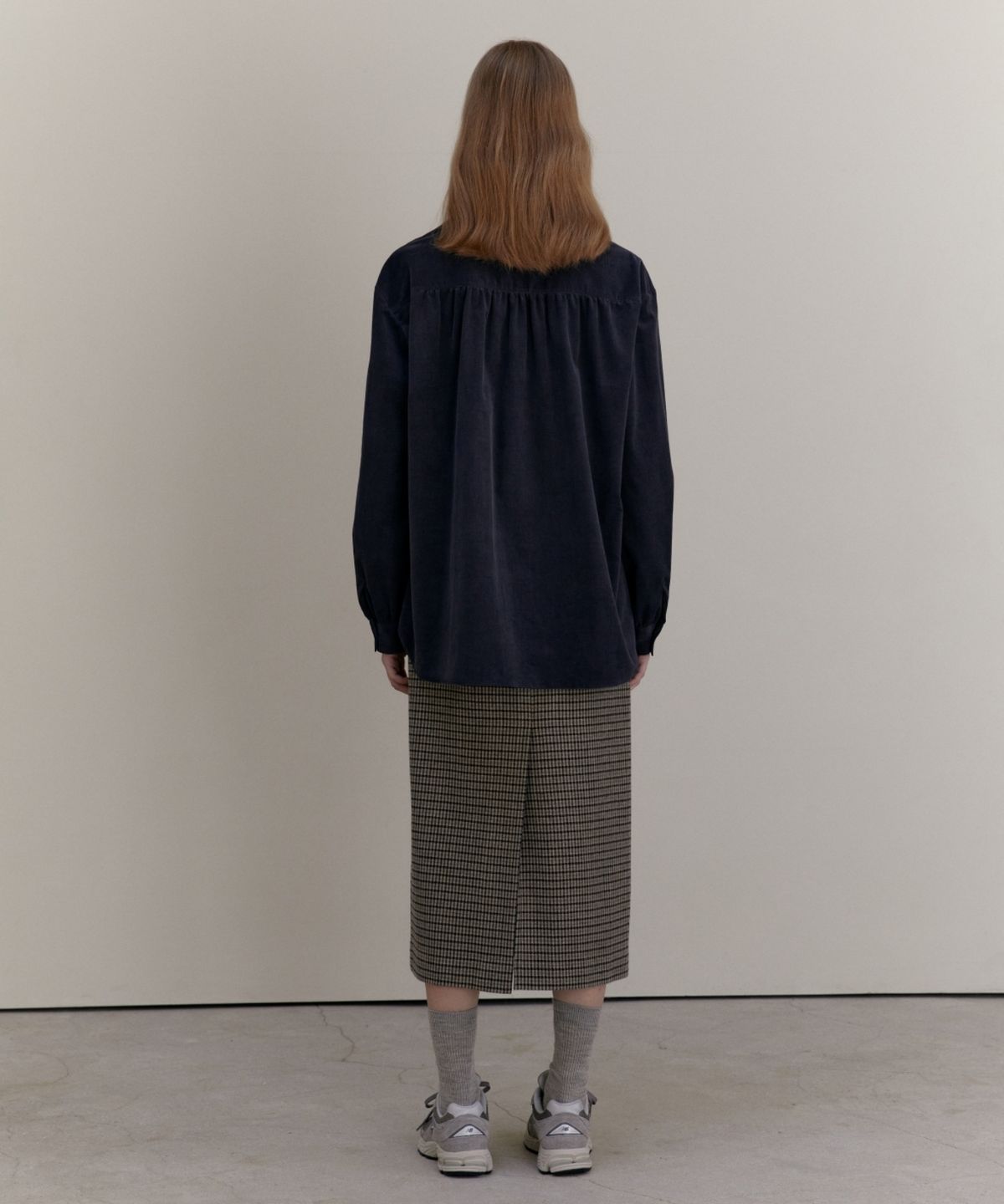 어나우트(UNNOUT) MINIMAL CORDUROY SHIRT - CHARCOAL