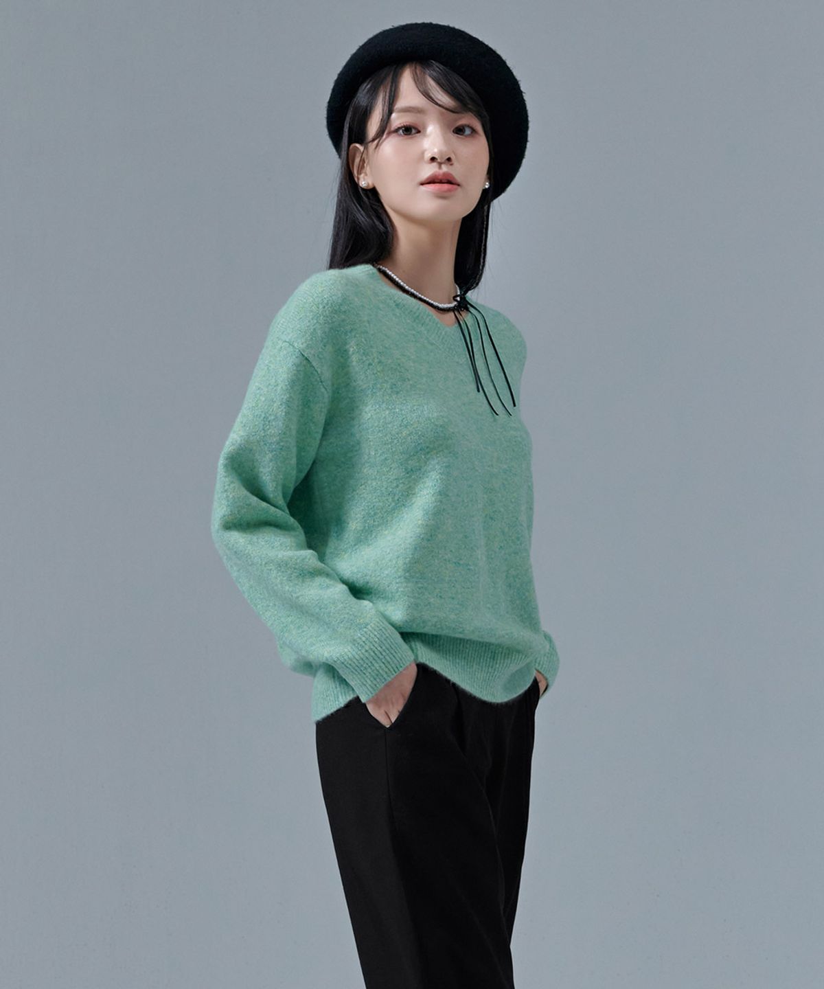 체이스컬트(CHASECULT) 여성 보카시 V-NECK 스웨터-CFRG5273D0H