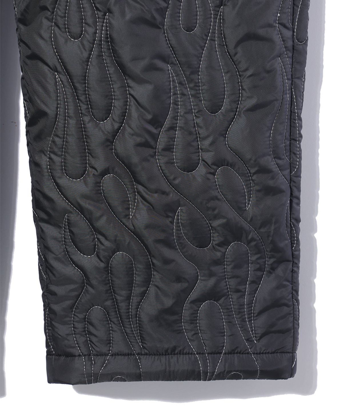 크리틱(CRITIC) FLAME QUILTING PANTS BLACK