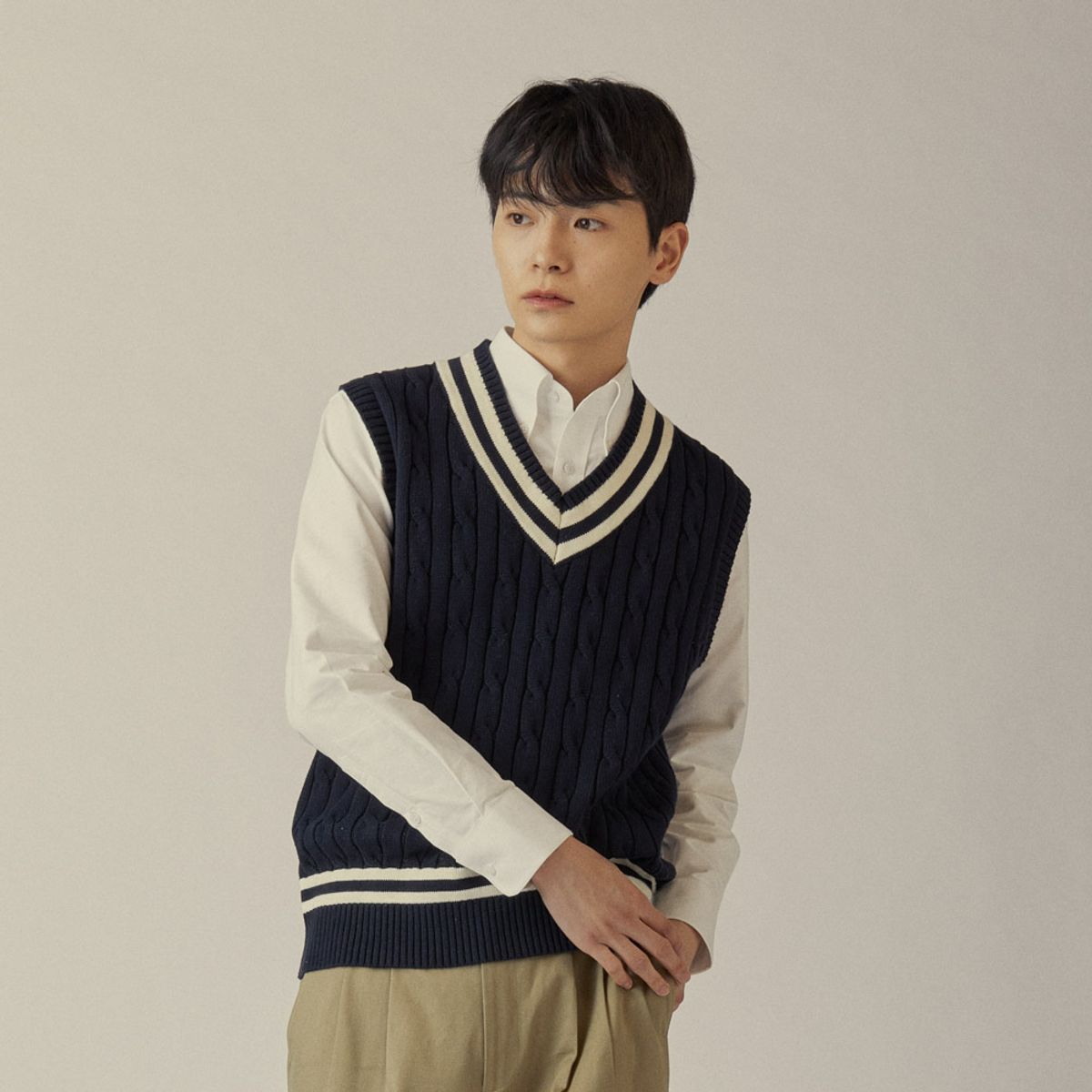 매너그램(MANNERGRAM) 프레피 브이넥 베스트 네이비