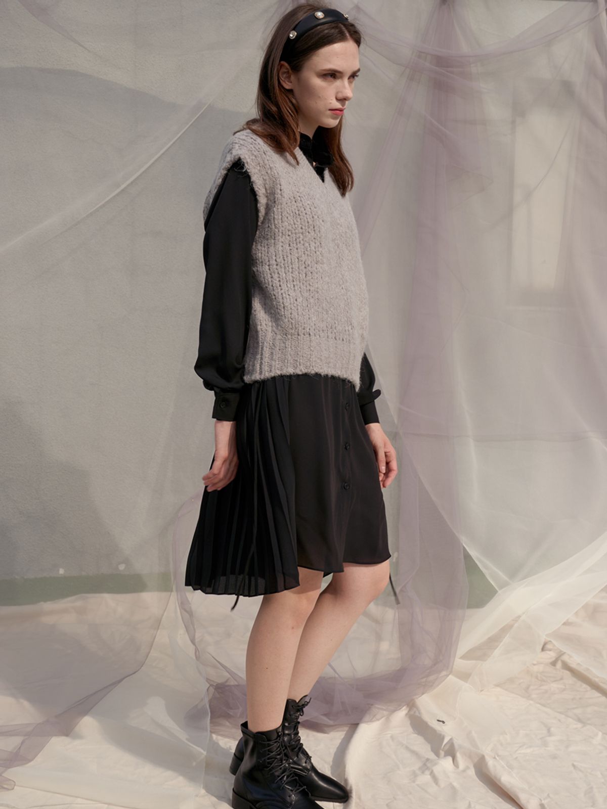 쏘리, 투 머치 러브(SORRY, TOO MUCH LOVE) Candy V-neck Wool Knit Vest_Sky_Gray