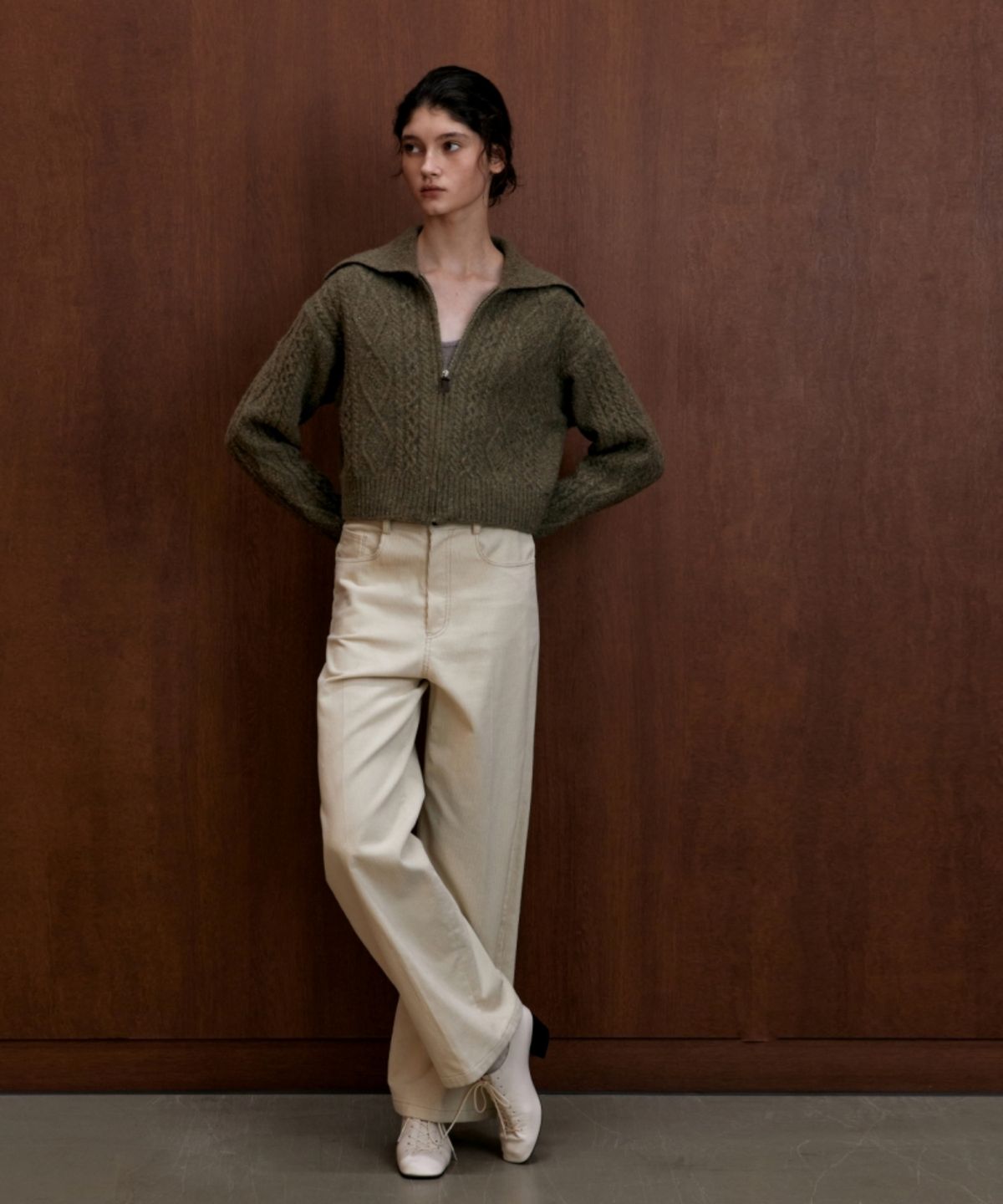 어나우트(UNNOUT) CABLE ZIP UP WOOL KNIT CARDIGAN - OLIVE GREEN