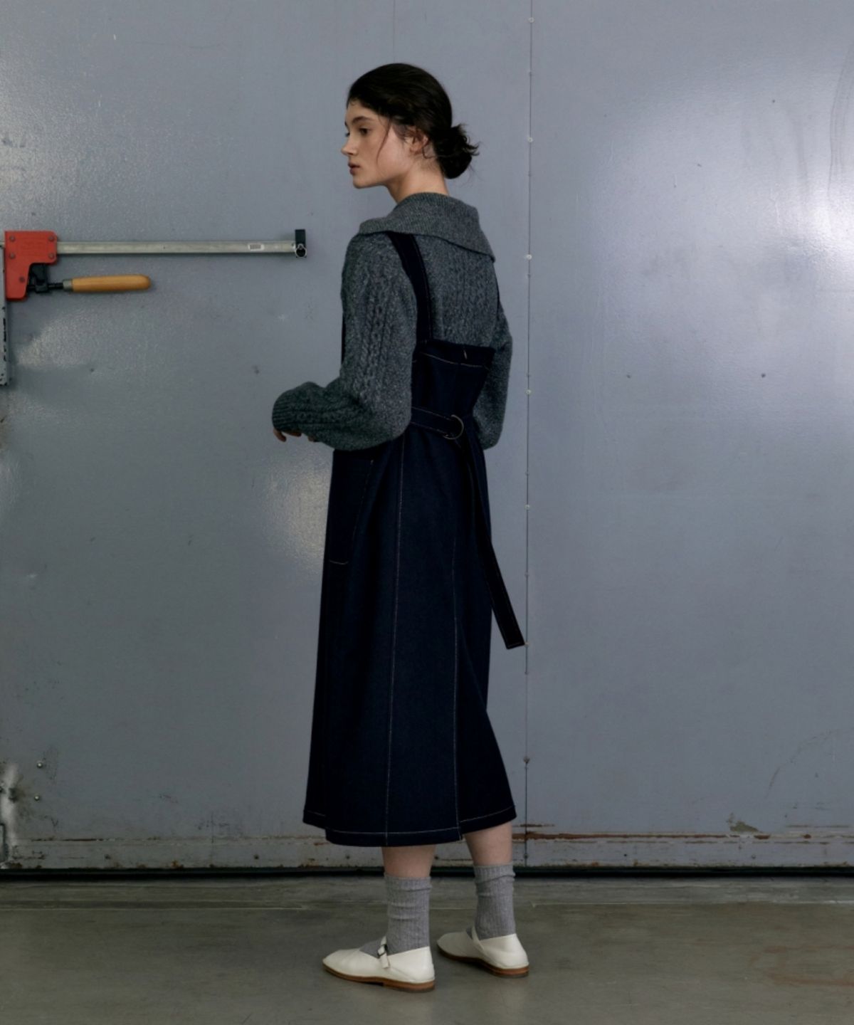 어나우트(UNNOUT) WOOL SUSPENDER DRESS - NAVY