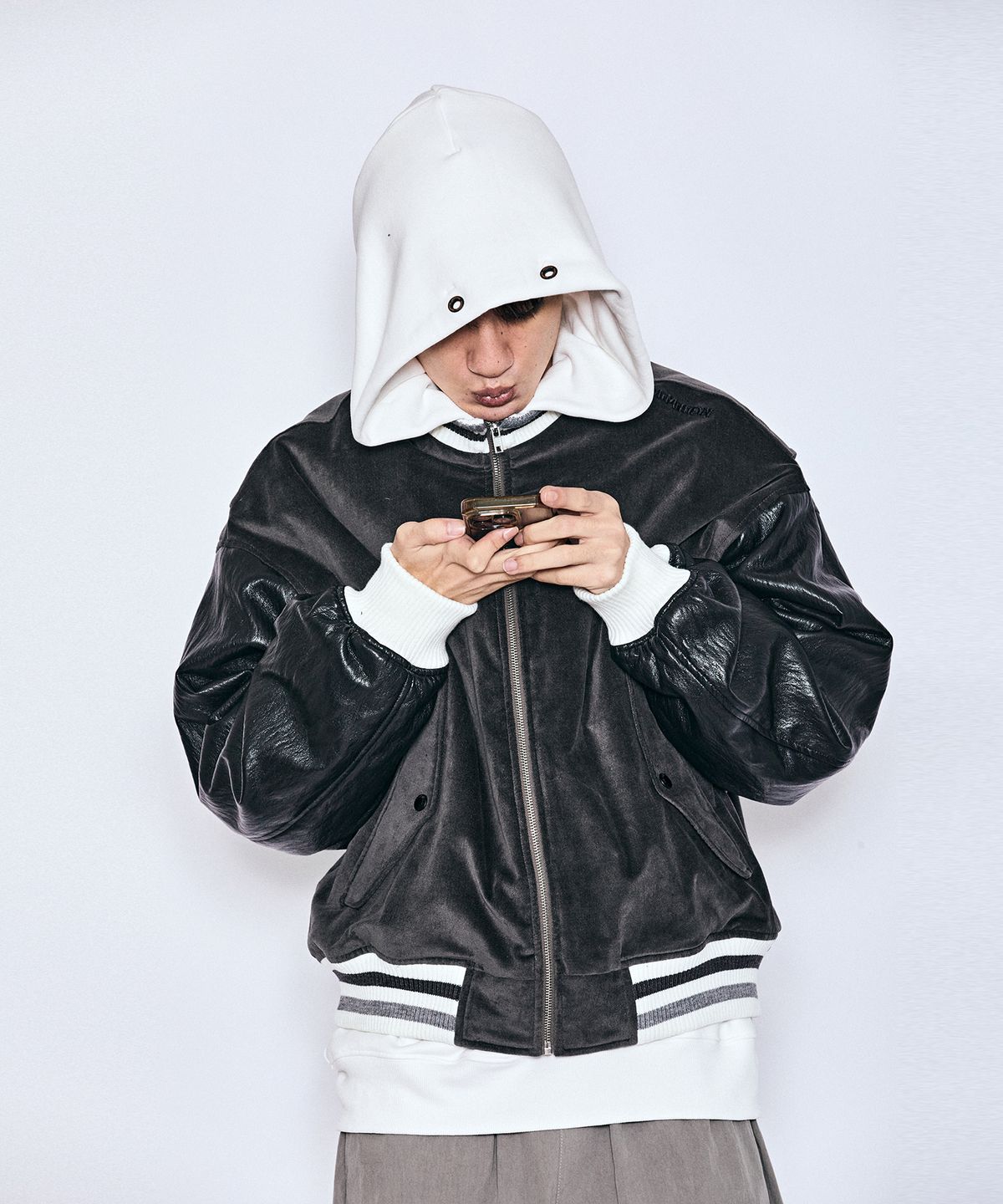 밀리밀리언(MILLIMILLION) MUDSTONE VELVET BLOUSON J13- DARK GREY