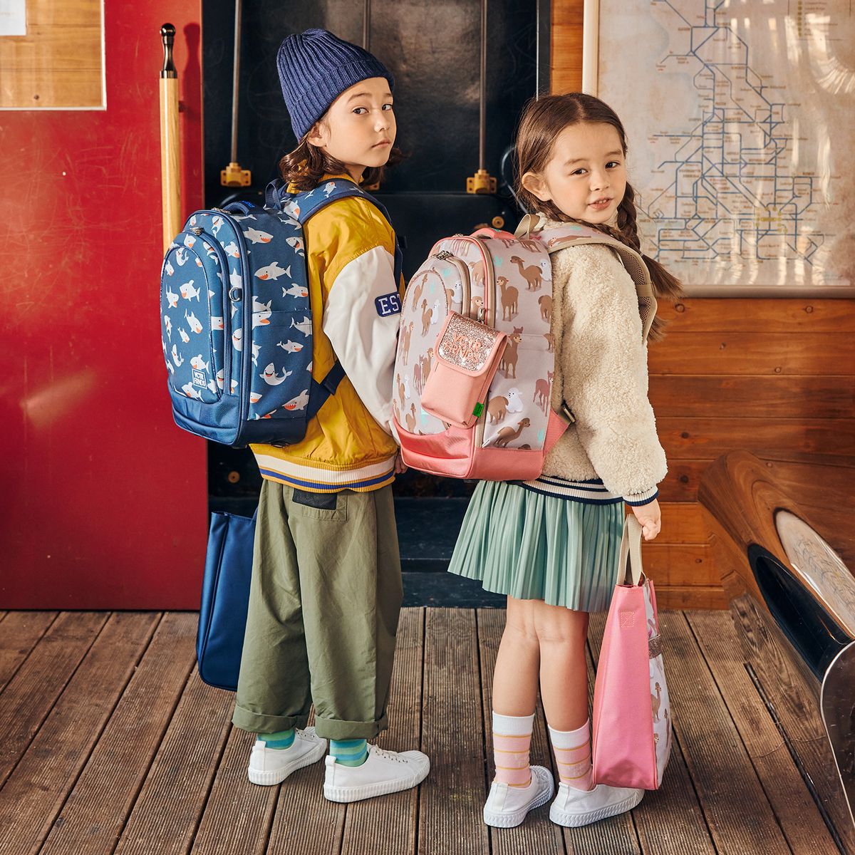 빅토리아앤프렌즈(VICTORIA AND FRIENDS) 얼쓰 글리터 책가방_알파카
