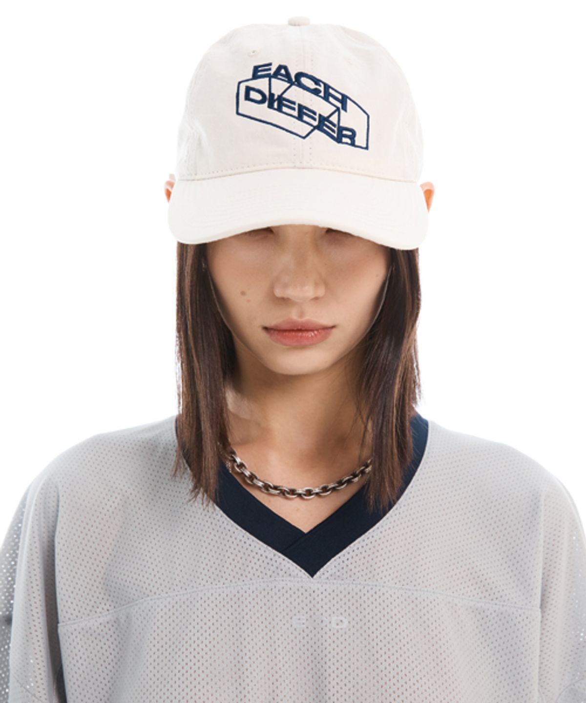 이치디퍼(EACHDIFFER) 심볼 로고 볼캡_아이보리
