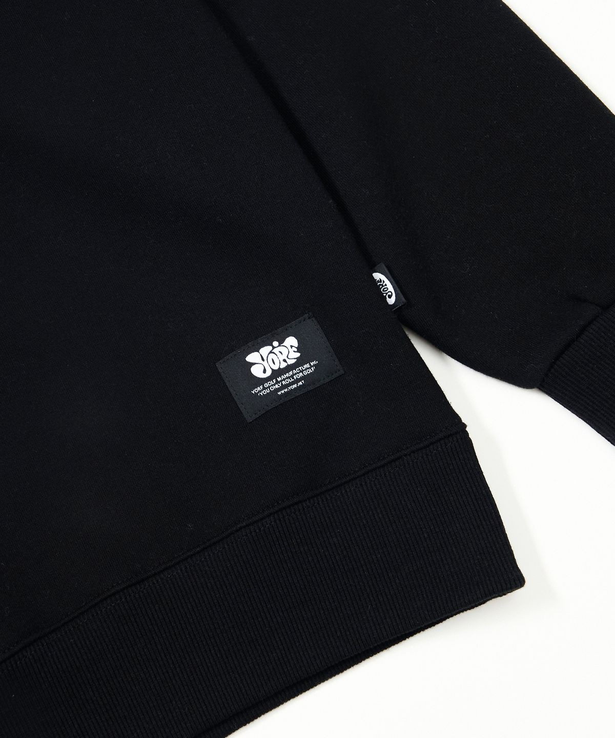 욜프(YORF) YORF AW TAG CREWNECK BLACK