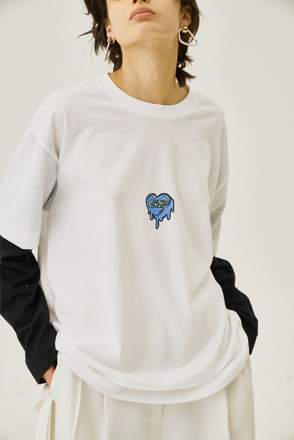 그리디어스(GREEDILOUS) Two Bunnies Contrast Sleeve T-Shirt