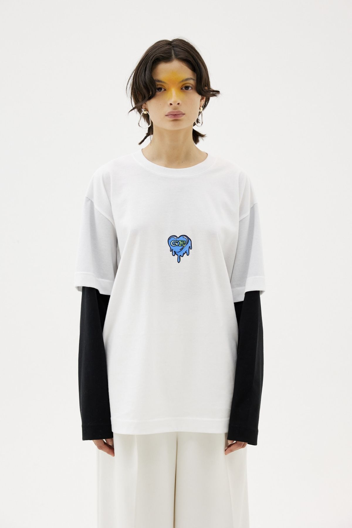그리디어스(GREEDILOUS) Two Bunnies Contrast Sleeve T-Shirt