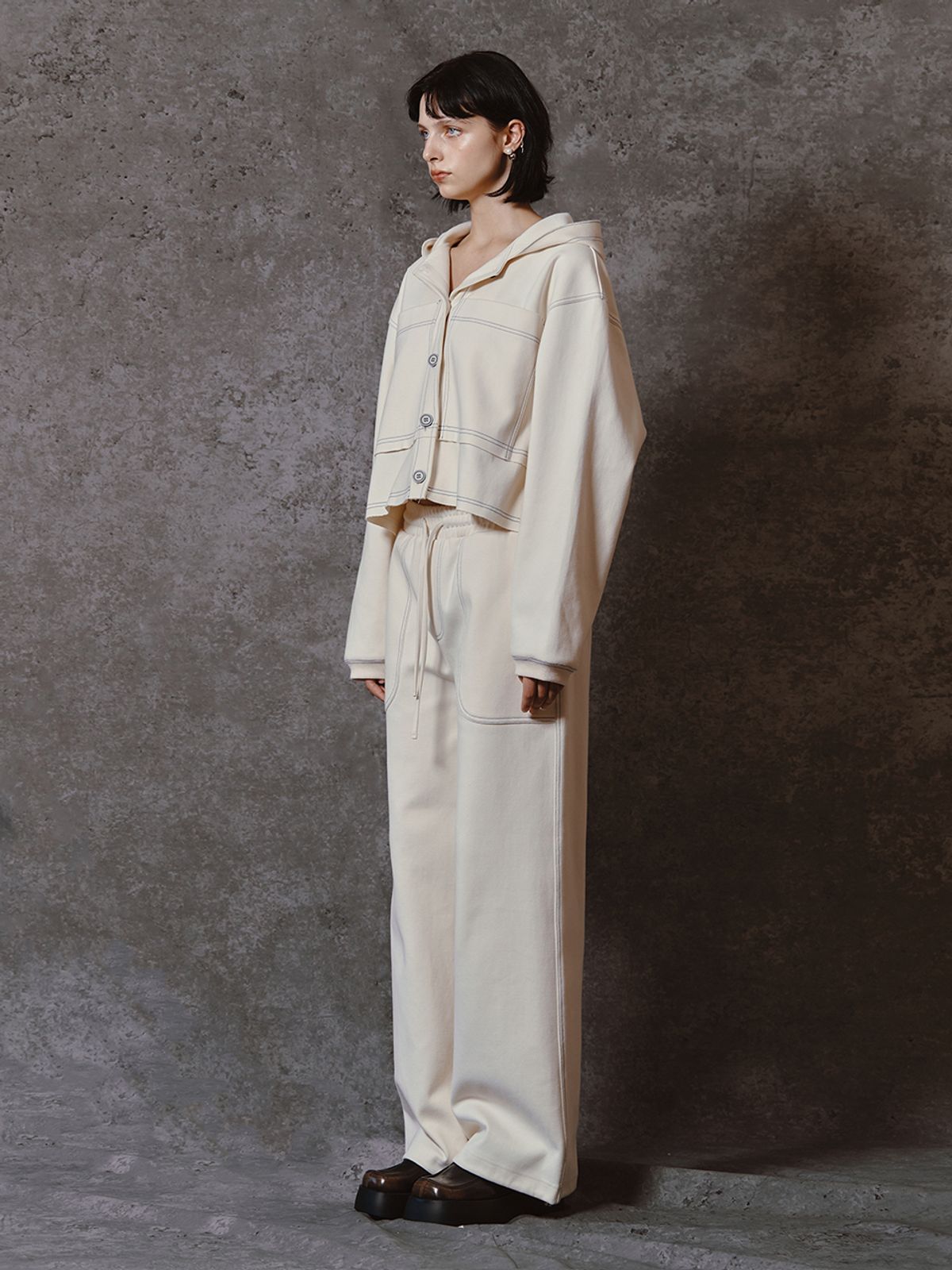 민더리(MEENDERI) ROUND POCKET JOGGER PANTS - CREAM