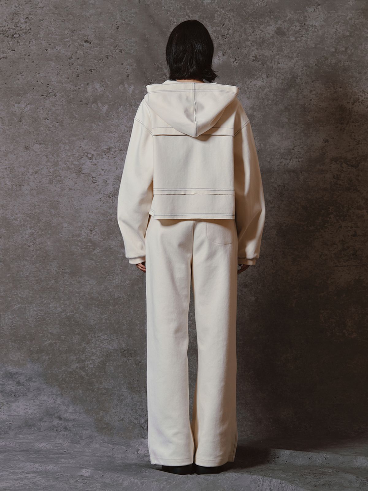민더리(MEENDERI) ROUND POCKET JOGGER PANTS - CREAM