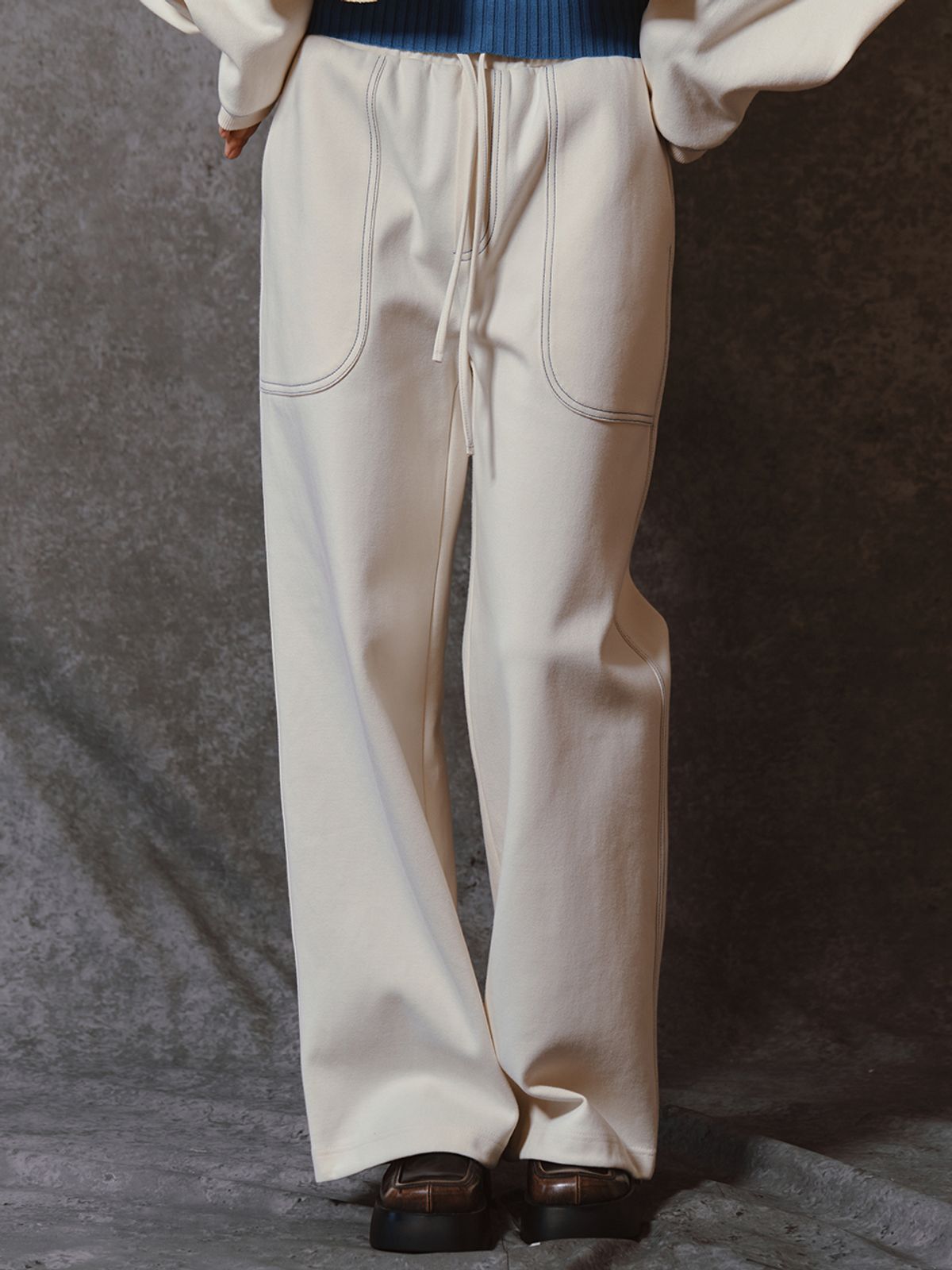 민더리(MEENDERI) ROUND POCKET JOGGER PANTS - CREAM