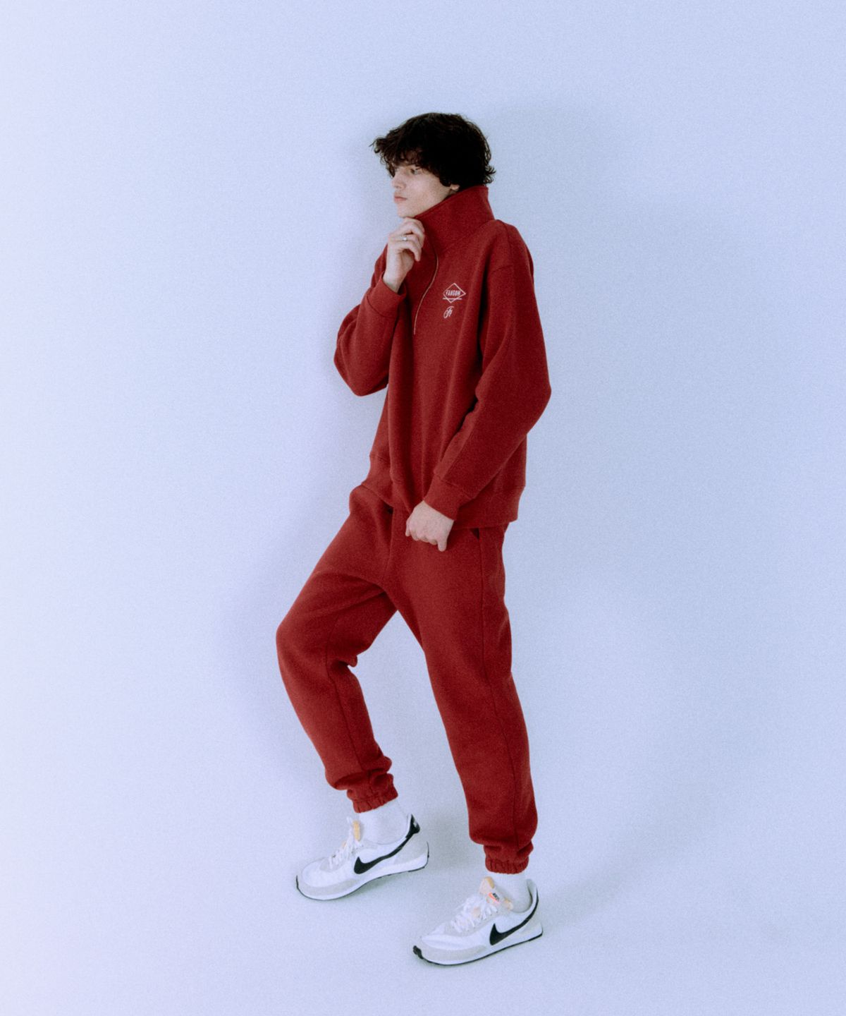 팽고(FANGOH) F-로고 자수 조거 팬츠 Burgundy