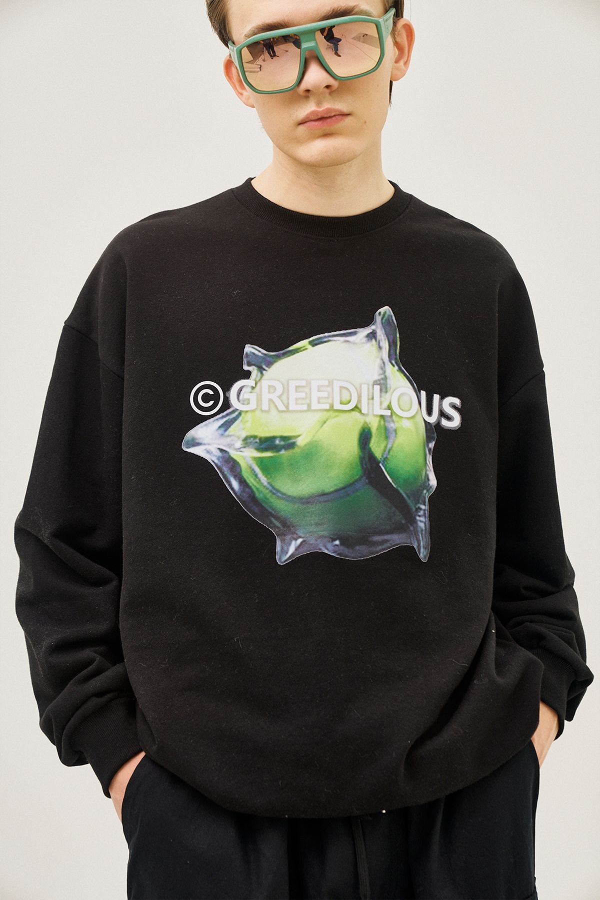 그리디어스(GREEDILOUS) Green Logo Motif Sweater Top Black