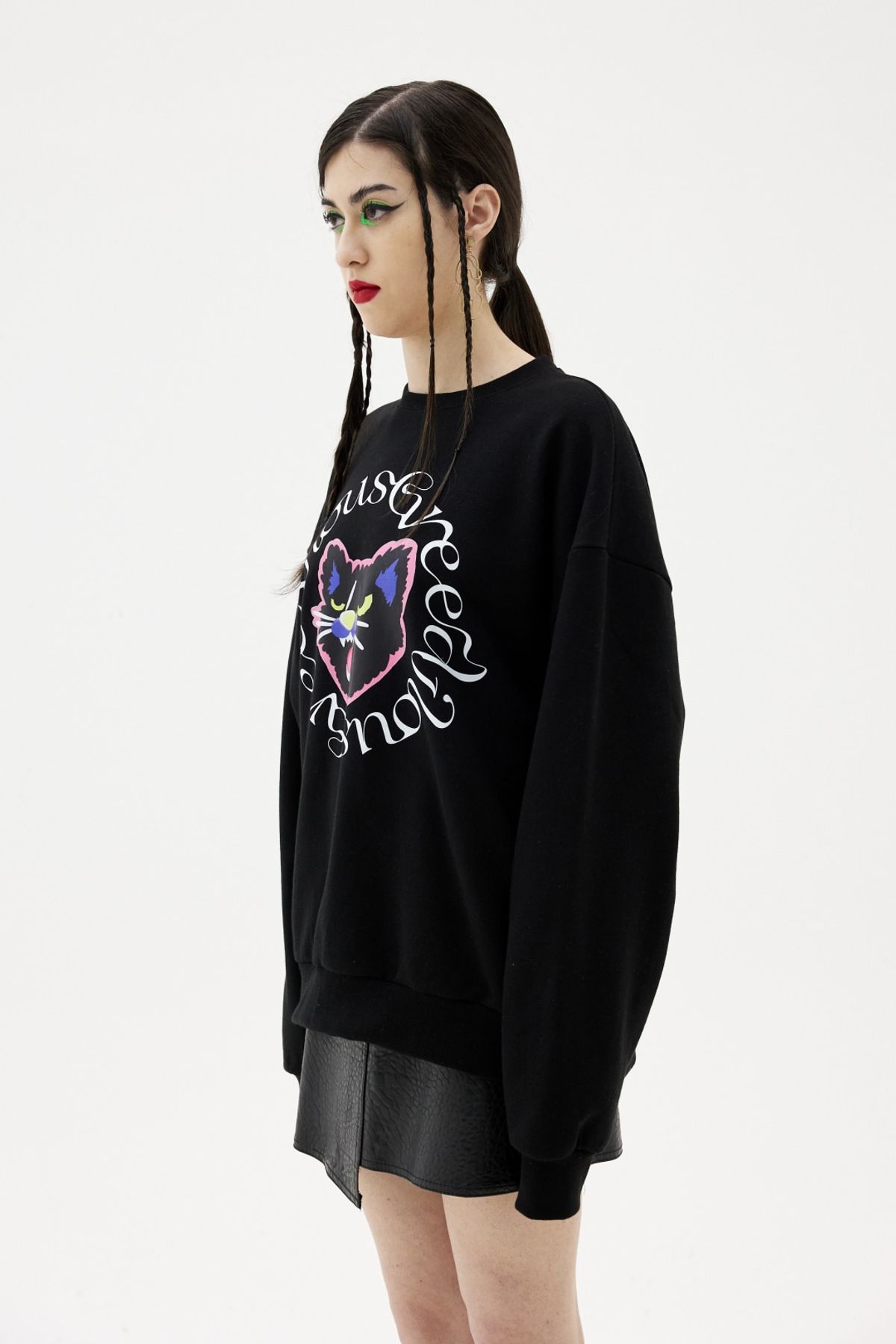 그리디어스(GREEDILOUS) Cat Print Loose Sweater Top Black