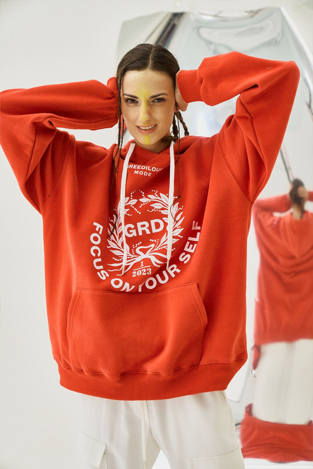 그리디어스(GREEDILOUS) Logo Motif Loose Hoodie Red