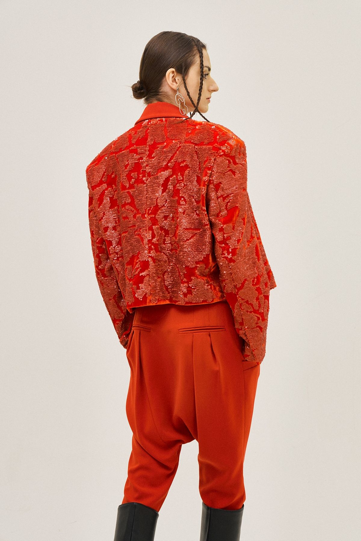 그리디어스(GREEDILOUS) Sequined Crop Jacket With Thin Lapels