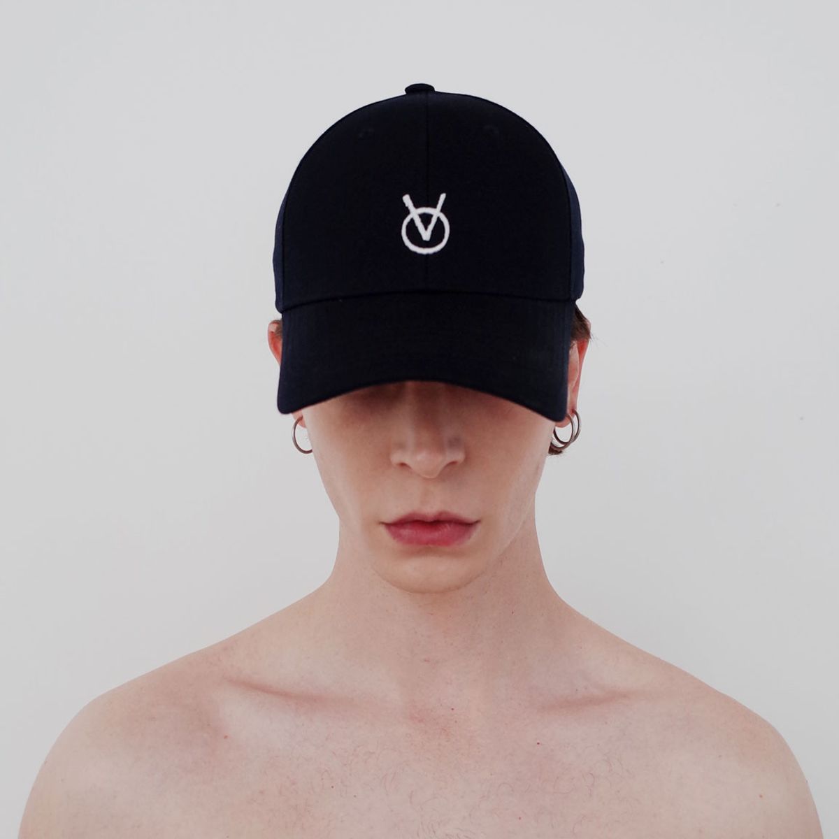 빈스모크(VINSMOKE) OV Small Logo BLACK 볼캡 HARD FIT