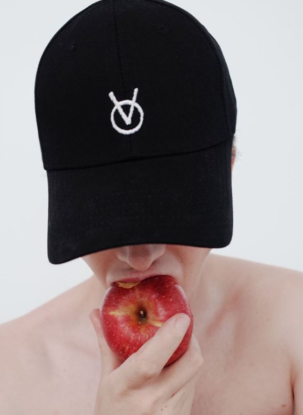 빈스모크(VINSMOKE) OV Small Logo BLACK 볼캡 HARD FIT